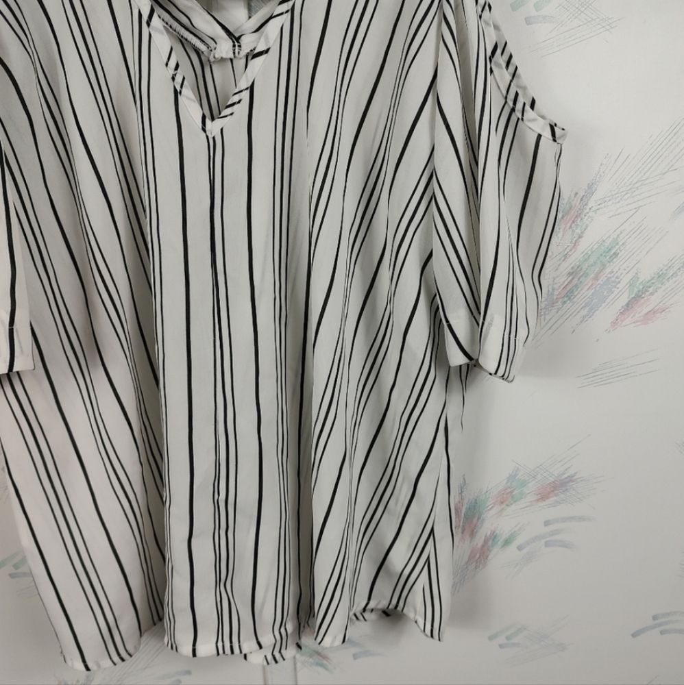 Sienna Sky Striped Cold Shoulder Top V-neck Short Sleeve Small - Picture 10 of 10